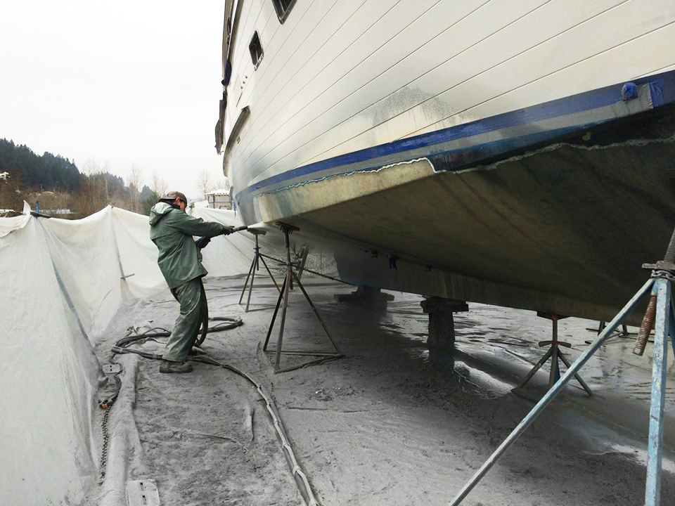 Dustless Mobile Blasting of Clarksville marine project 1